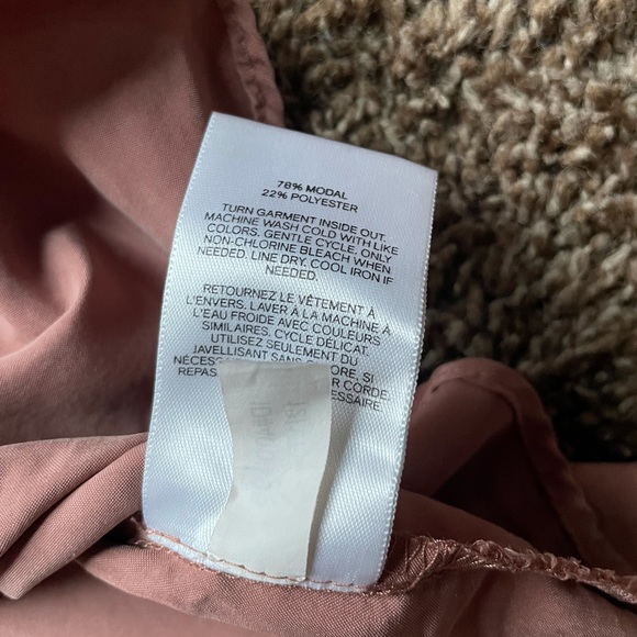 ✨free when bundled✨ Zip Front Blouse - Picture 4 of 6